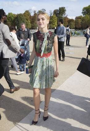 Kiernan Shipka CELEBRITES : Modenschau Valentino - Pret a Porter Printemps Ete 2016 - 06 10 2015 GwendolineLeGoffx 