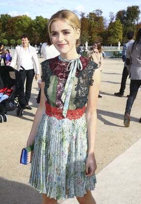 Kiernan Shipka CELEBRITES : Modenschau Valentino - Pret a Porter Printemps Ete 2016 - 06 10 2015 GwendolineLeGoffx 