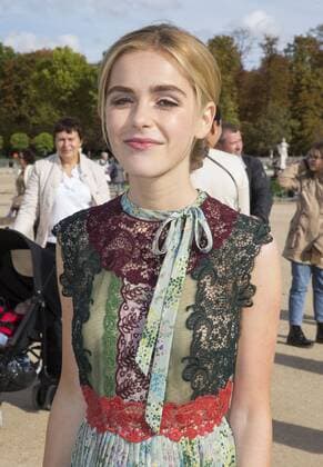 Kiernan Shipka CELEBRITES : Modenschau Valentino - Pret a Porter Printemps Ete 2016 - 06 10 2015 GwendolineLeGoffx 