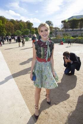 Kiernan Shipka CELEBRITES : Modenschau Valentino - Pret a Porter Printemps Ete 2016 - 06 10 2015 GwendolineLeGoffx 