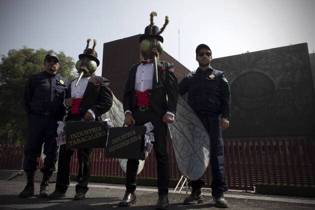(151006) -- MEXICO CITY, Oct. 6, 2015 -- Demonstrators participate in a protest against the soda and tobacco industries, in front of the Chamber of Deputies, in Mexico City, capital of Mexico, on Oct. 6, 2015.Alejandro Ayala) (rtg) (ah) MEXICO-MEXICO CITY-SOCIETY-PROTEST e AlejandroxAyala 