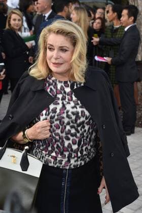 Catherine deneuve CELEBRITES : Modenschau Louis Vuitton - Pret a Porter Printemps Ete 2016 - 07 10 2015 LIONELURMANx 