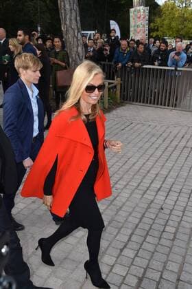 US ambassadeur Jane D. Hartley CELEBRITES : Modenschau Louis Vuitton - Pret a Porter Printemps Ete 2016 - 07 10 2015 LIONELURMANx 
