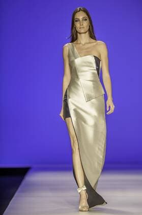 BELO HORIZONTE, MG - 06 10 2015: MINING TREND AUTUMN WINTER 2016 - Model during the parade at MILAZZO Grife FABIANA 17ª ? Ediç? the Minas Trend Autumn Winter 2016 06 to October 09 at Expominas - Avenida Amazonas, 6030 -. gameleira - BH - MG.  Mour?oxPanda