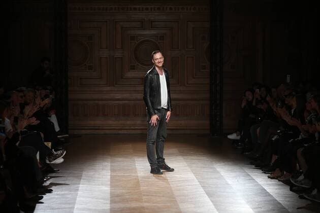 Danish fashion designer Ole Yde acknowledges applause from the audience at the end of the presentation of his collection as part of the 2016 Spring-Summer ready-to-wear Fashion Week in Paris, on October 7, 2015.  PAR20151007101 MAYAxVIDON-WHITE