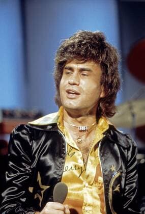 Der deutsche Sänger Drafi Deutscher bei einem Auftritt in Disco mit Ilja Richter, Deutschland Anfang 1970er Jahre. German singer Drafi Deutscher performing at Ilja Richter s TV music show Disco , Germany early 1970s. Copyright: Roba Schweigmann UnitedArchives03798