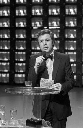 Der deutsche Showmaster und Moderator Rainer Holbe in der ZDF Musiksendung Starparade am 20. Dezember 1979. German TV presenter Rainer Holbe at his TV music show Starparade, December 20, 1979. Copyright: Roba Schweigmann UnitedArchives03850