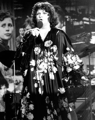 Die deutsche Jazz-, Blues- und Schlagersängerin Joy Fleming bei einem Auftritt in der Fernseh Musiksendung Musik Extra 3 , 22. November 1977. Copyright: Roba Schweigmann UnitedArchives03879