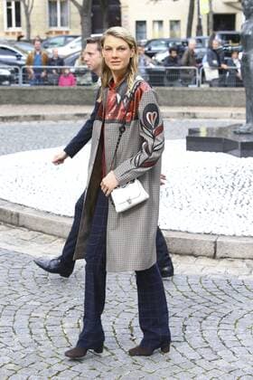 Angela Lindvall CELEBRITES : Modenschau Miu Miu - Pret a Porter Printemps Ete 2016 - 07 10 2015 GwendolineLeGoffx 