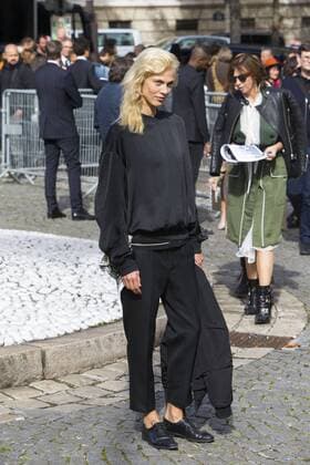 Aymeline Valade CELEBRITES : Modenschau Miu Miu - Pret a Porter Printemps Ete 2016 - 07 10 2015 GwendolineLeGoffx 