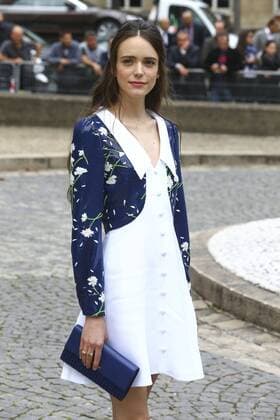 Stacy Martin CELEBRITES : Modenschau Miu Miu - Pret a Porter Printemps Ete 2016 - 07 10 2015 GwendolineLeGoffx 