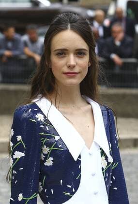 Stacy Martin CELEBRITES : Modenschau Miu Miu - Pret a Porter Printemps Ete 2016 - 07 10 2015 GwendolineLeGoffx 