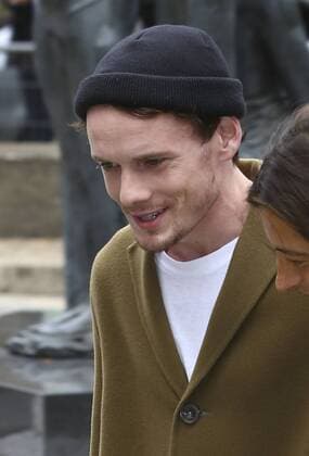 Anton Yelchin CELEBRITES : Modenschau Miu Miu - Pret a Porter Printemps Ete 2016 - 07 10 2015 GwendolineLeGoffx 