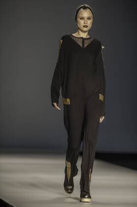 BELO HORIZONTE, MG - 07 10 2015: MINING TREND AUTUMN WINTER 2016 - Model for parade Grife LINO Villaventura in the 17th edition of Trend Autumn Winter 2016 Mines from 06 to 09 October at Expominas - Avenida Amazonas, 6030 - Gameleira - BH -. MG.  Mour?oxPanda