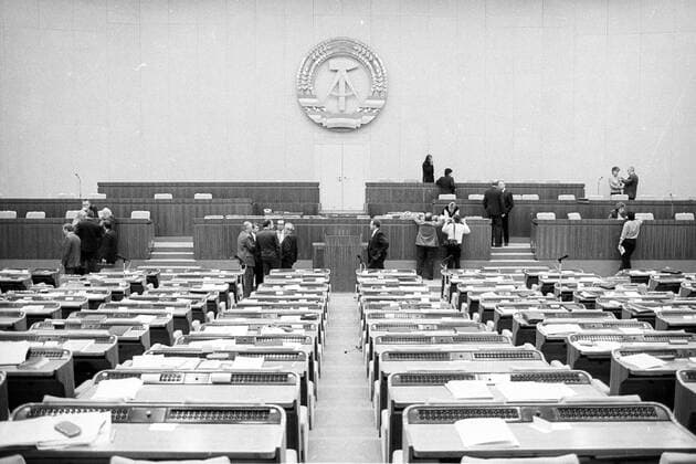 Vor Eröffnung der Volkskammer in ihrer 10. Wahlperiode im Palast der Republik