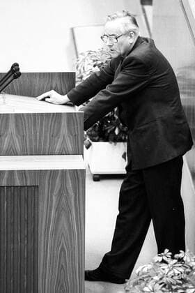 Volkskammertagung: SPD-Finanzminister Walter Romberg