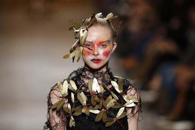 Oct. 10, 2015 - Lisbon, Portugal - Model presents spring summer 2016 creation by designer Valentim Quaresma during the 45rd edition of Moda Lisboa Fashion Week at the Patio da Gale on Terreiro do Paco Square in Lisbon on October 10, 2015. NURPHOTO CARLOS PALMA. Lisbon Portugal  - ZUMAn230
