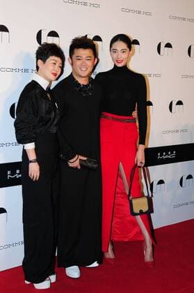 SHANGHAI, CHINA - OCTOBER 12: (CHINA OUT) Model Bonnie Chen (R) and stylist Li Dongtian (C) attend the Comme Moi Fashion Show on October 12, 2015 in Shanghai, China.  CFP474265455