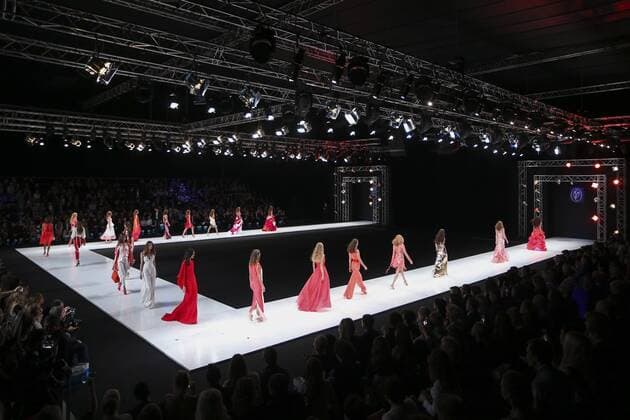MOSCOW, RUSSIA. OCTOBER 13, 2015. Models wear creations by Valentin Yudashkin during a catwalk show at the 34th Moscow Fashion Week, in Gostiny Dvor. Sergei Bobylev TASS  TS00FC0A