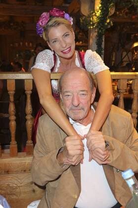 Giulia Siegel mit Vater Ralph Siegel beim Oktoberfest 2015 auf der Theresienwiese. München, 02.10.2015 Foto:xS.xSchrapsx xFuturexImage