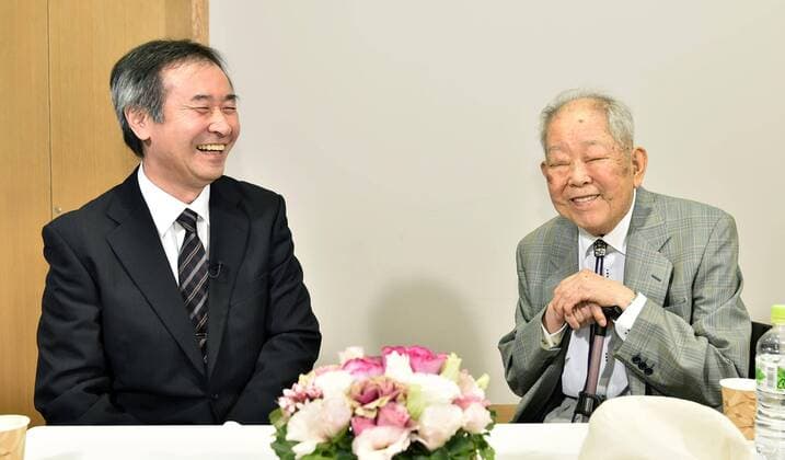 Nobel winner Kajita expresses gratitude to old teacher Japanese scientist Takaaki Kajita (L), co-winner of the 2015 Nobel Prize in Physics, meets with Masatoshi Koshiba, a 2002 Nobel Prize Physics laureate, in Tokyo on Oct. 15, 2015. In their first meeting since Kajita was named winner of the prize, Kajita expressed his gratitude to his former professor for his long-term support. 