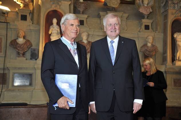 Dr. Michael Otto und Horst Seehofer Bayerische Verdienstorden Verleihung Antiquarium der Residenz München München 14. Oktober 2015