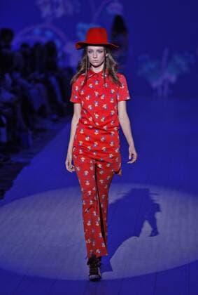 Oct. 15, 2015 - Kiev, Ukraine - A model presents a creation by Ukrainian designer TAGO by OLGA NAVROTSKA during the Ukrainian Fashion Week in Kiev, Ukraine, 15 October 2015. The event presents Spring Summer 2016 collections by Ukrainian and international designers from 14 to 20 October. Kiev Ukraine - ZUMAg194