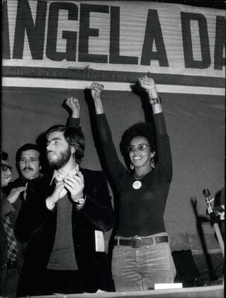 Berühmte Feministinnen, Angela Davis 1973 - Angela Davis sister, Fanny, is in home to promote and increase the campaign in favour of her sister now in a State prison in Los Angeles. She held a press conference and attended at a meeting at the Rome University. - ZUMAk09_
