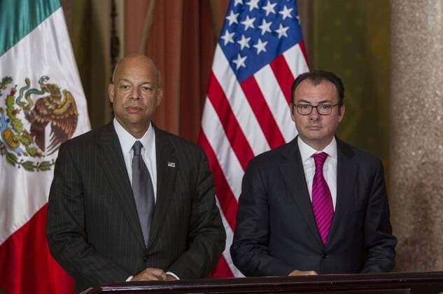 (151015) -- MEXICO CITY, Oct. 15, 2015 -- Mexico s Finance Minister Luis Videgaray(R) and U.S. Department of Homeland Security (DHS) Secretary Jeh Johnson take part in press conference in Mexico City, capital of Mexico, on Oct. 15, 2015. Jessica Espinosa ) (vf) (rtg) MEXICO-US-POLITICS-VISIT NOTIMEX 