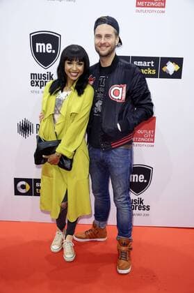 Alexandra Simone Maurer mit Begleitung beim Musikexpress Style Award 2015 im Kosmos. Berlin, 15.10.2015 Foto:xS.xGabschx xFuturexImage