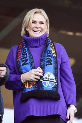 Paderborn, Deutschland 16. Oktober 2015: 2. Bundesliga 15 16 - SC Paderborn vs. Eintracht Braunschweig Claudia Effenberg zu Gast im Stadion. 2. Bundesliga 15 16 - SC Paderborn vs. Eintracht Braunschweig mt