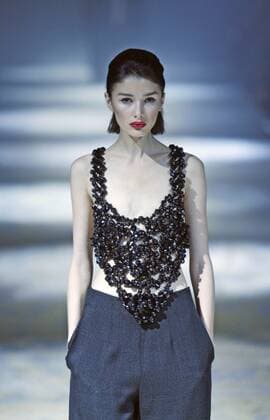 A model presents a creation by Georgian designer Datuna Sulikashvili during the Ukrainian Fashion Week in Kiev on October 16, 2015.  KIE2015101608 IVANxVAKOLENKO