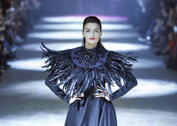 A model presents a creation by Georgian designer Datuna Sulikashvili during the Ukrainian Fashion Week in Kiev on October 16, 2015.  KIE2015101610 IVANxVAKOLENKO