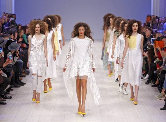 A model presents a creation by Ukrainian designer Alyona Serebrova during the Ukrainian Fashion Week in Kiev on October 16, 2015.  KIE2015101625 IVANxVAKOLENKO