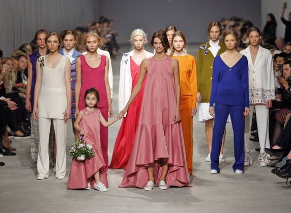 Oct. 16, 2015 - Kiev, Ukraine - A model presents a creation by Ukrainian designer KATERINA KVIT during the Ukrainian Fashion Week in Kiev, Ukraine, 16 October 2015. The event presents Spring Summer 2016 collections by Ukrainian and international designers from 14 to 20 October. Kiev Ukraine - ZUMAg194