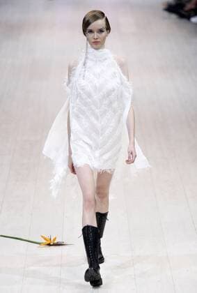 Oct. 16, 2015 - Kiev, Ukraine - A model presents a creation by Ukrainian designer ANDRE TAN during the Ukrainian Fashion Week in Kiev, Ukraine, 14 October 2015. The event presents Spring Summer 2016 collections by Ukrainian and international designers from 14 to 20 October. Kiev Ukraine - ZUMAg194