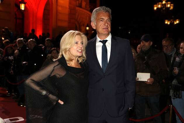 16.10.2015, Frankfurt, Alte Oper, roter Teppich, red Carpet Verleihung des Hessischen Film- und Kinopreises 2015 Schauspielerin Sabine Postel und Schauspieler Dominic Raacke: auf dem roten Teppich