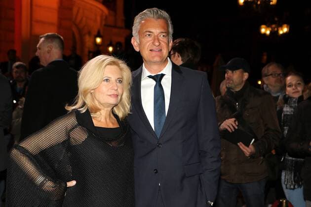 16.10.2015, Frankfurt, Alte Oper, roter Teppich, red Carpet Verleihung des Hessischen Film- und Kinopreises 2015 Schauspielerin Sabine Postel und Schauspieler Dominic Raacke: auf dem roten Teppich