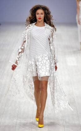 Oct. 16, 2015 - Kiev, Ukraine - A model presents a creation by Ukrainian designer Alyona Serebrova during the Ukrainian Fashion Week in Kiev, Ukraine, 16 October 2015. The event presents Spring Summer 2016 collections by Ukrainian and international designers from 14 to 20 October. Kiev Ukraine  - ZUMAn230