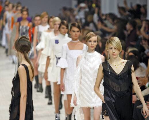 Oct. 16, 2015 - Kiev, Ukraine - A model presents a creation by Ukrainian designer Andre Tan during the Ukrainian Fashion Week in Kiev, Ukraine, 16 October 2015. The event presents Spring Summer 2016 collections by Ukrainian and international designers from 14 to 20 October. Kiev Ukraine  - ZUMAn230