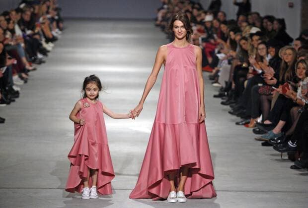 Oct. 16, 2015 - Kiev, Ukraine - A model presents a creation by Ukrainian designer Katerina Kvit during the Ukrainian Fashion Week in Kiev, Ukraine, 16 October 2015. The event presents Spring Summer 2016 collections by Ukrainian and international designers from 14 to 20 October. Kiev Ukraine  - ZUMAn230