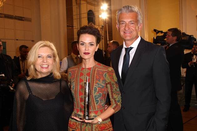 Sabine Postel, Melika Foroutan und Dominic Raacke bei der Verleihung Hessischer Film- und Kinopreis 2015 am 16.10.2015 in Frankfurt Hessischer Filmpreis 2015 in Frankfurt 