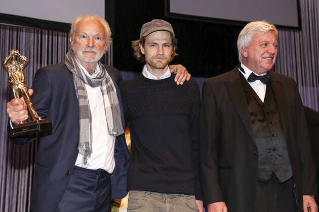 Michael Gwisdek, Robert Gwisdek und Volker Bouffier bei der Verleihung vom Hessischen Film- und Kinopreis 2015 in der Alten Oper. Frankfurt, 16.10.2015 Foto:xP.xBackx xFuturexImage