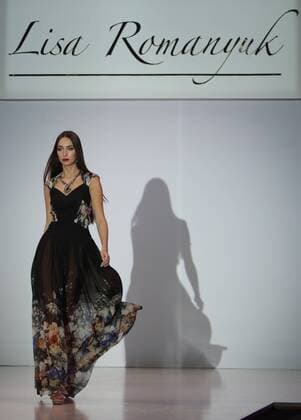MOSCOW, RUSSIA. OCTOBER 17, 2015. A model showcases clothes during a catwalk show for Liza Romanuk s collection as part of the Moscow Fashion Week at Gostiny Dvor. Artyom Geodakyan TASS  TS010063
