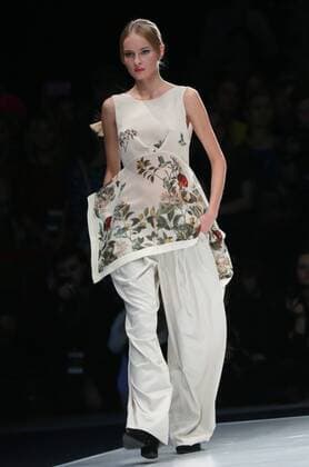 MOSCOW, RUSSIA. OCTOBER 17, 2015. A model showcases a creation by designer Alina Assi during the Moscow Fashion Week at Gostiny Dvor. Artyom Geodakyan TASS  TS01006D