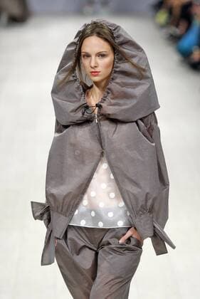 Oct. 17, 2015 - Kiev, Ukraine - A model presents a creation by Ukrainian designer LARISA LOBANOVA during the Ukrainian Fashion Week in Kiev, Ukraine, 17 October 2015. The event presents Spring Summer 2016 collections by Ukrainian and international designers from 14 to 20 October. Kiev Ukraine - ZUMAg194