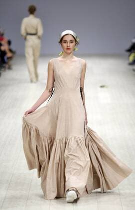 Oct. 17, 2015 - Kiev, Ukraine - A model presents a creation by Ukrainian designer LARISA LOBANOVA during the Ukrainian Fashion Week in Kiev, Ukraine, 17 October 2015. The event presents Spring Summer 2016 collections by Ukrainian and international designers from 14 to 20 October. Kiev Ukraine - ZUMAg194