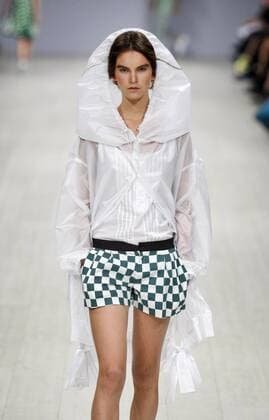 Oct. 17, 2015 - Kiev, Ukraine - A model presents a creation by Ukrainian designer LARISA LOBANOVA during the Ukrainian Fashion Week in Kiev, Ukraine, 17 October 2015. The event presents Spring Summer 2016 collections by Ukrainian and international designers from 14 to 20 October. Kiev Ukraine - ZUMAg194