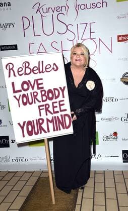 Tine Wittler bei der Kurvenrausch Modenschau im Rahmen der Plus Size Fashion Days am 17.10.2015 in Hamburg Kurvenrausch Fashionshow in Hamburg im Rahmen der Plus Size Fashion Days 2015 