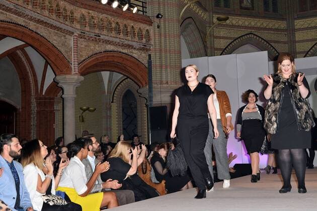 Hayley Hasselhoff, dieTochter von David Hasselhoff auf dem Laufsteg bei der Kurvenrausch Modenschau im Rahmen der Plus Size Fashion Days am 17.10.2015 in Hamburg Kurvenrausch Fashionshow in Hamburg im Rahmen der Plus Size Fashion Days 2015 